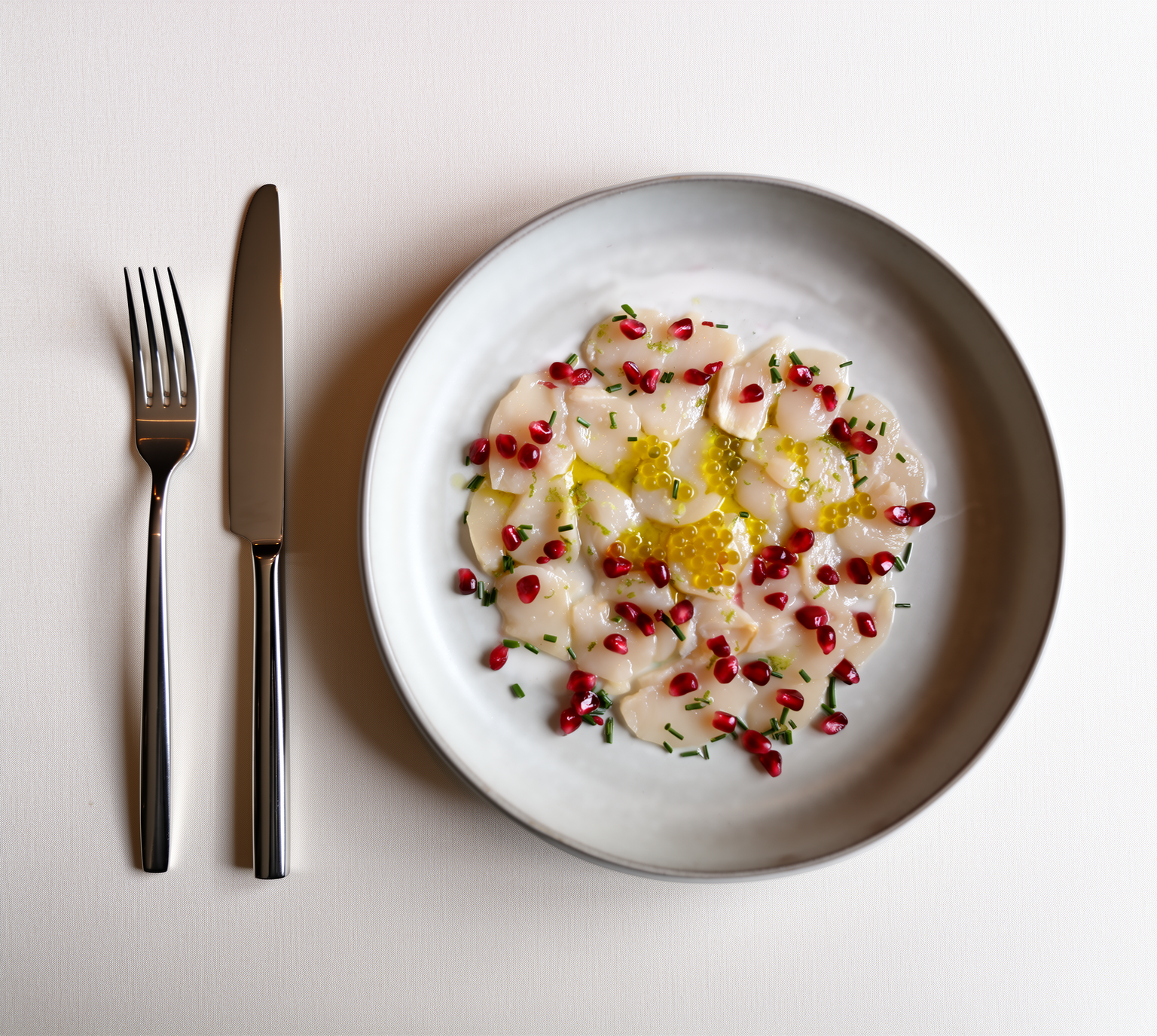 Carpaccio de Saint-Jacques, grenade et citron vert
