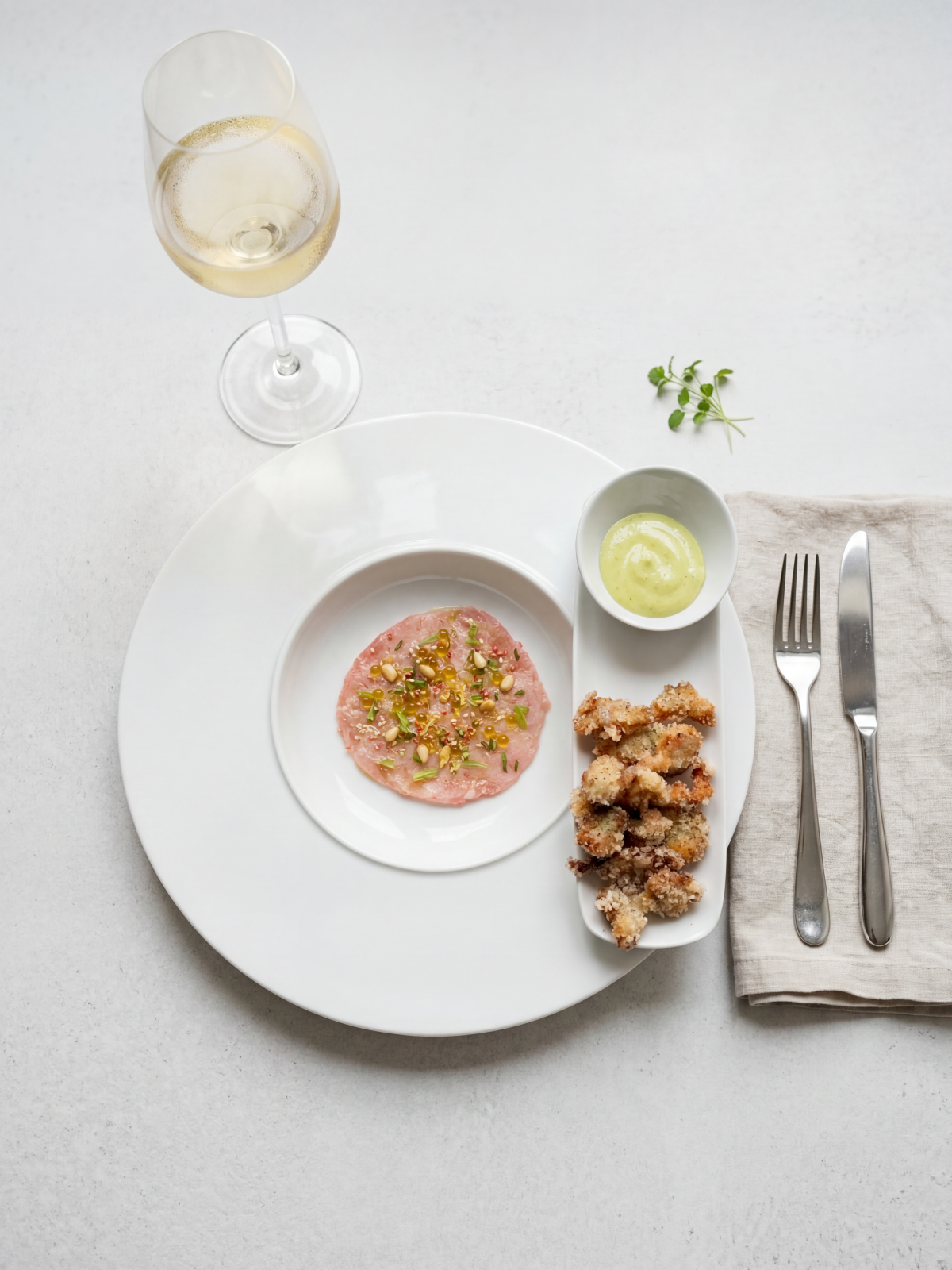 Carpaccio de veau, radis et tempura croustillante